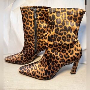 34th & Main SALLY Leopard Stretch Ankle Boots – Size 5.5 – NWT